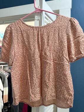 Women’s Blush Pink Leopard Print Puff Sleeve Top